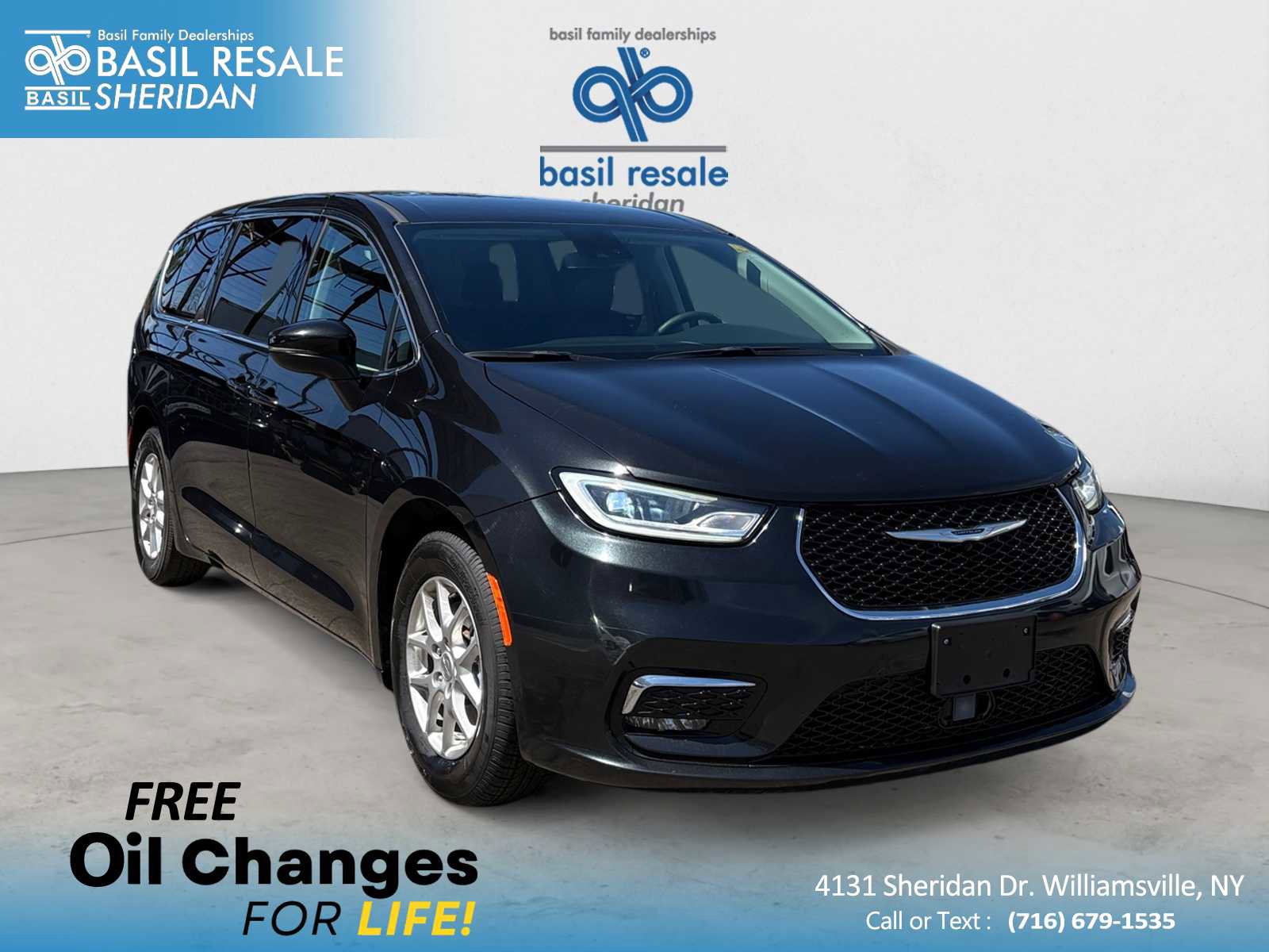 Used 2023 Chrysler Pacifica Touring-L FWD image 1