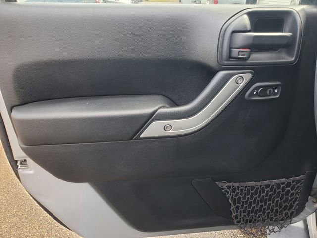 Used 2015 Jeep Wrangler Unlimited Sahara w/ Dual Top Group image 7