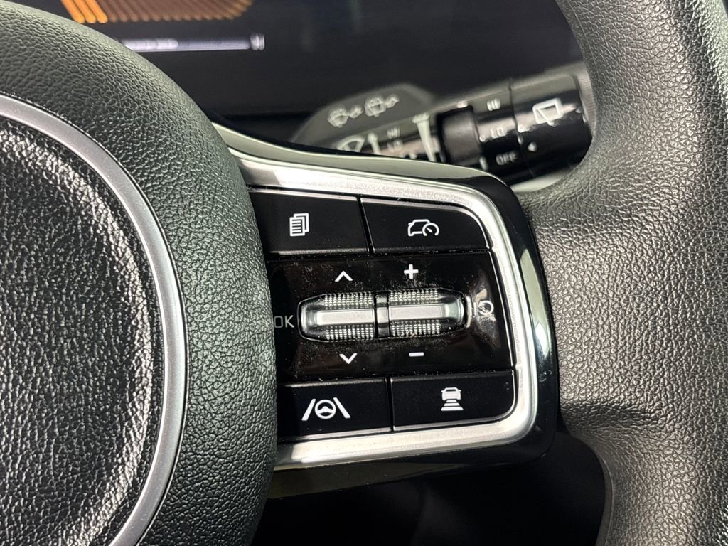 Used 2024 Kia Sorento LX image 14