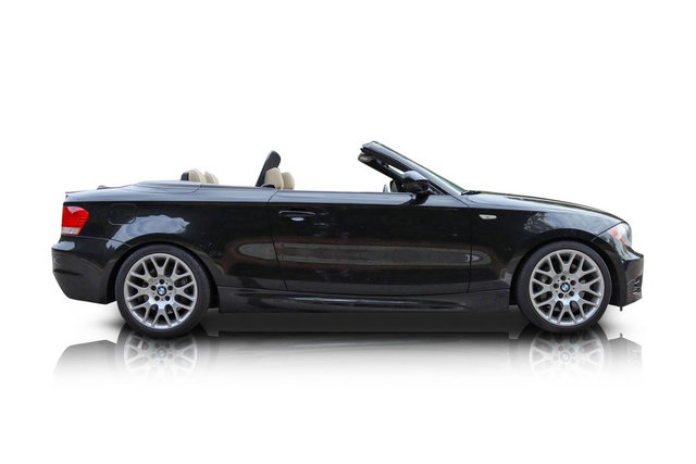 Used 2010 BMW 135i Convertible image 2