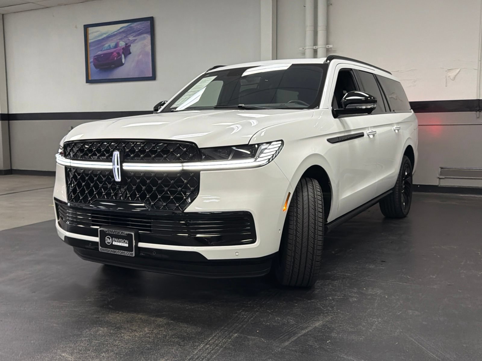Used 2025 Lincoln Navigator L Reserve w/ Jet Appearance Package AWD/4WD image 5