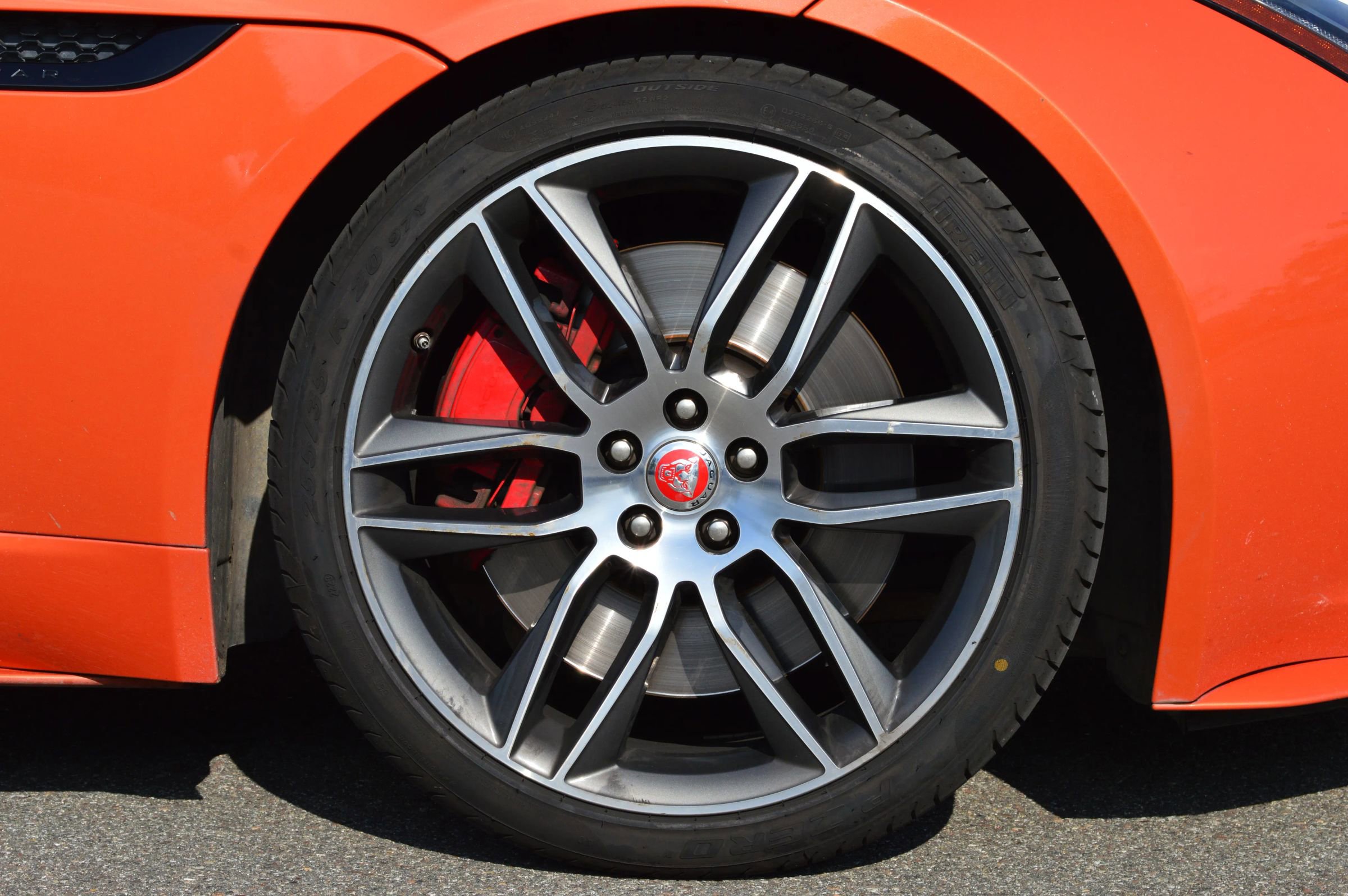 Used 2016 Jaguar F-TYPE R image 9