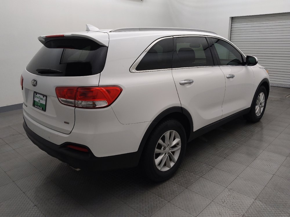 Used 2017 Kia Sorento LX w/ LX Convenience Package image 9