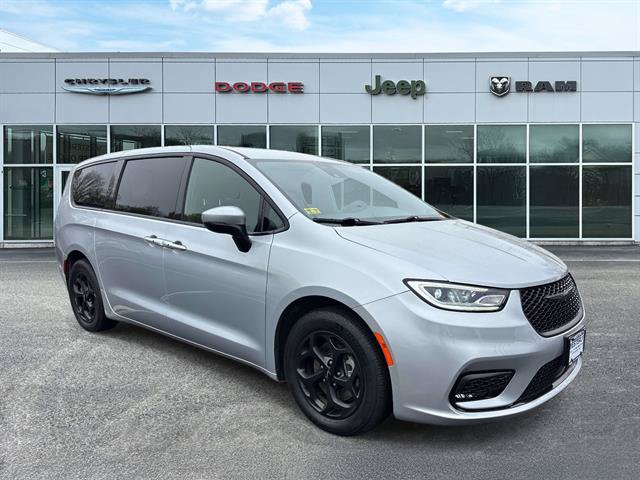 Used 2023 Chrysler Pacifica Touring-L w/ S Appearance Package FWD image 1