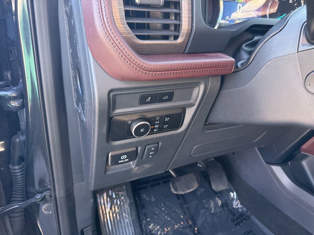 Used 2024 Ford Expedition Limited image 19