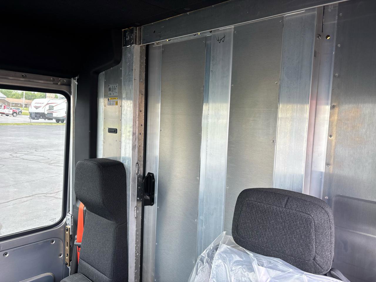 Used 2024 Chevrolet Brightdrop 400 w/ Commercial Equipment Package AWD/4WD image 31