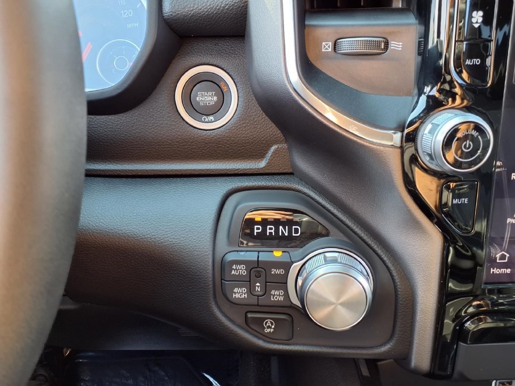 Used 2026 RAM 1500 Laramie AWD/4WD image 7