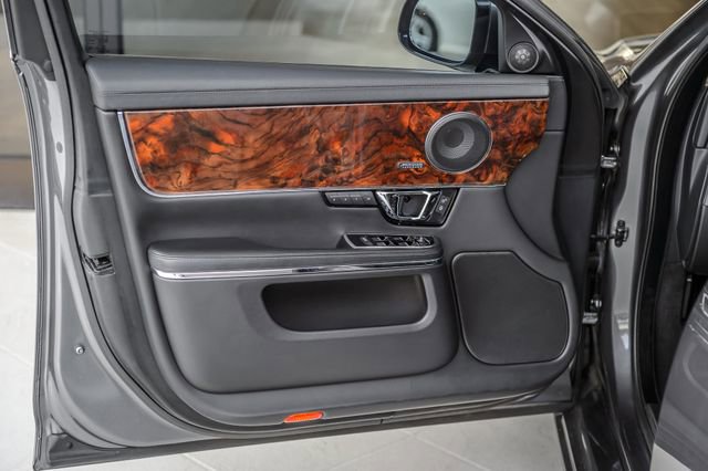 Used 2018 Jaguar XJ R-Sport RWD image 48