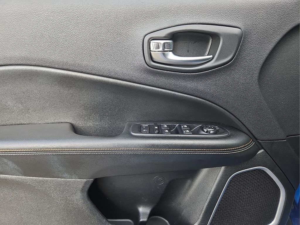 Used 2019 Jeep Compass Latitude image 14