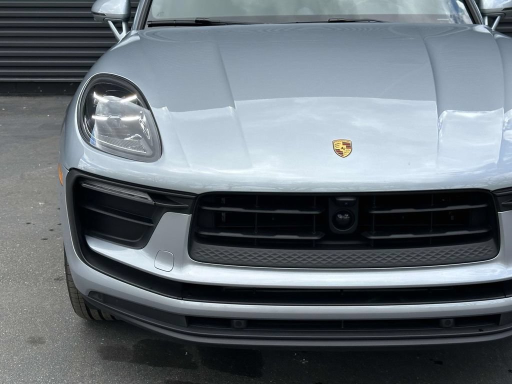 Certified 2026 Porsche Macan AWD/4WD image 10