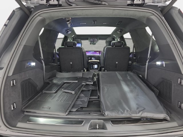 New 2026 Cadillac Escalade IQL Sport 2 w/ LPO, ONYX Package AWD/4WD image 29