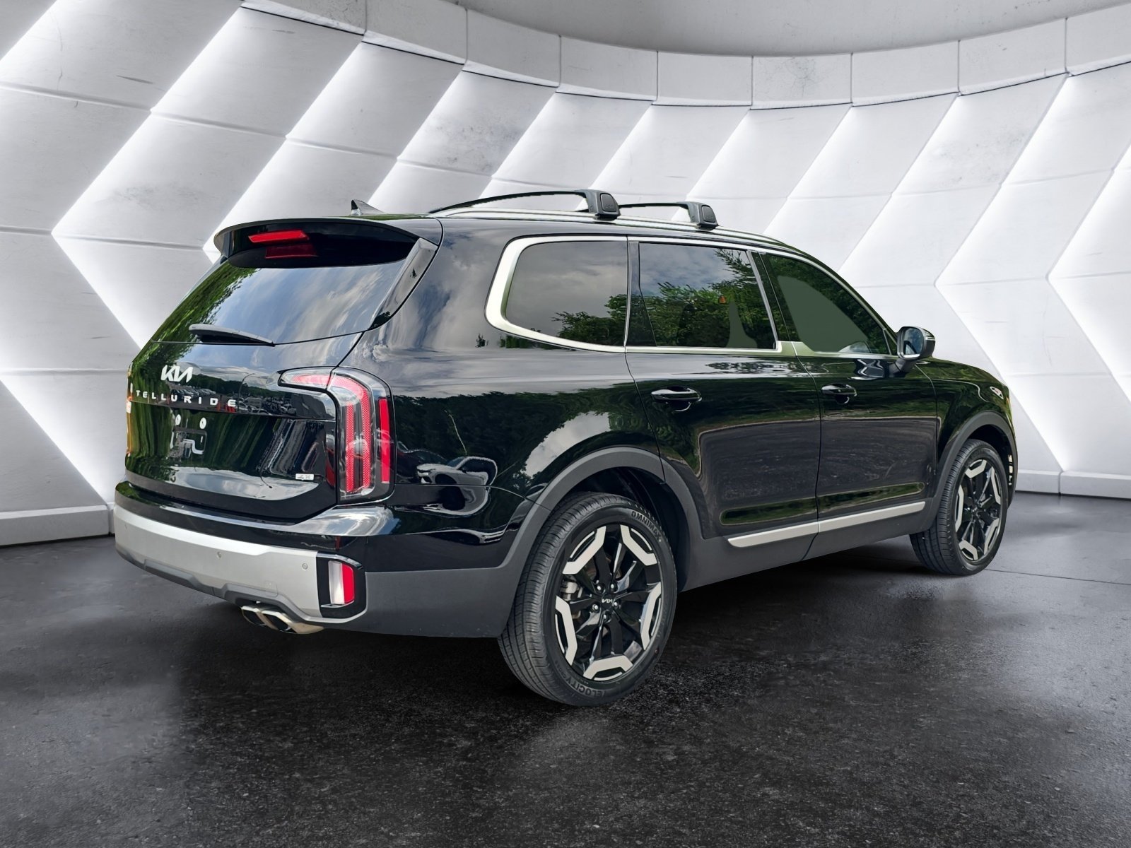 Used 2023 Kia Telluride EX w/ EX Captain's Chair Package AWD/4WD image 5