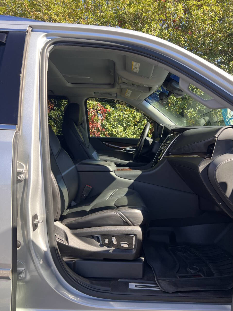 Used 2019 Cadillac Escalade Luxury image 17