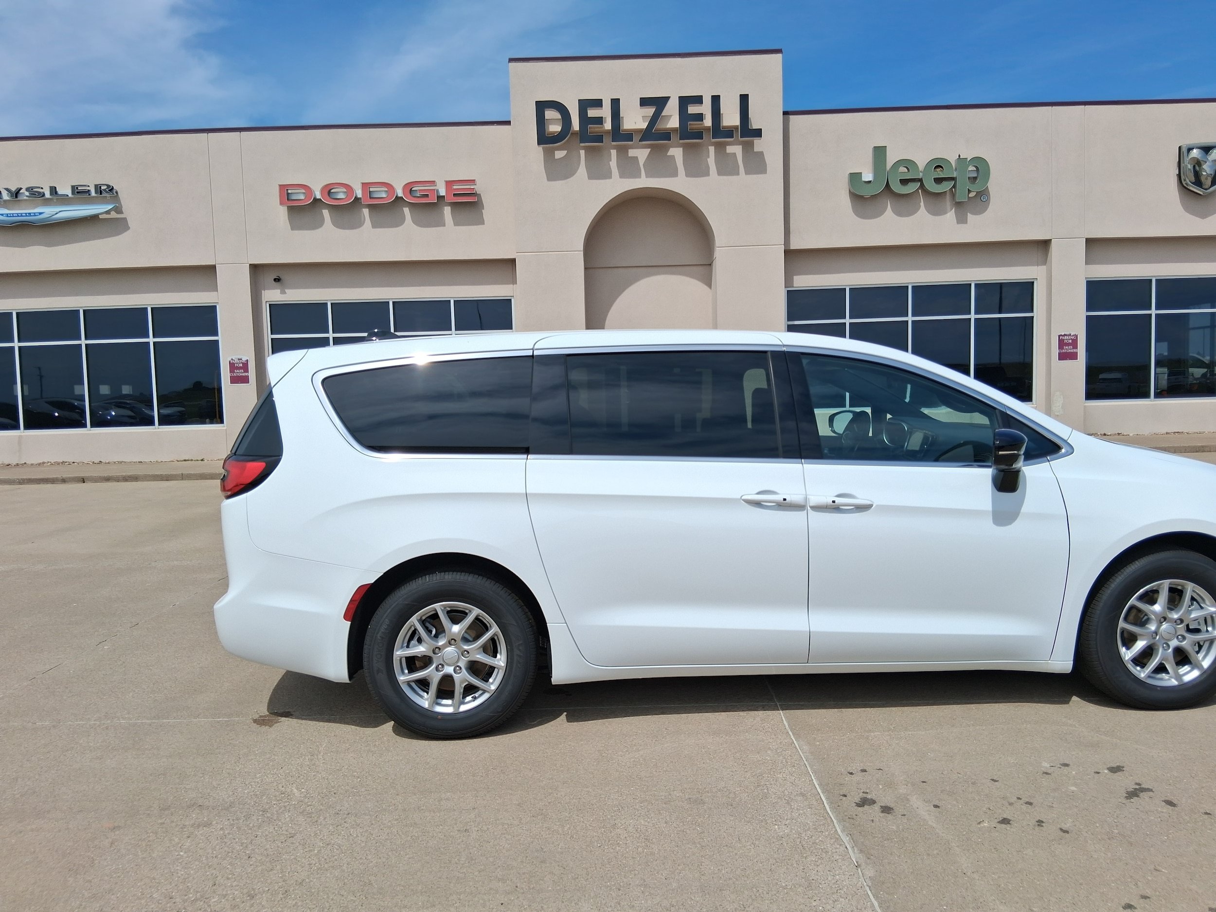 New 2027 Chrysler Pacifica Select