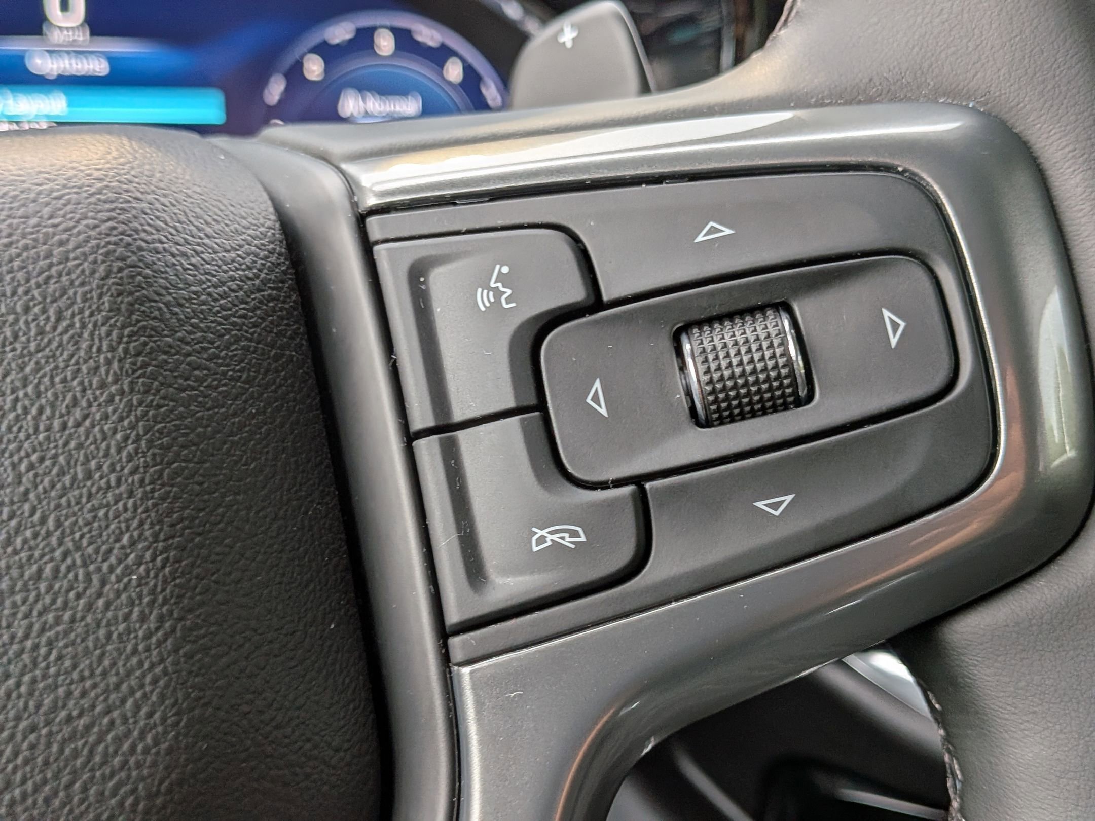 Used 2025 Chevrolet Silverado 1500 LT Trail Boss w/ Convenience Package II AWD/4WD image 15