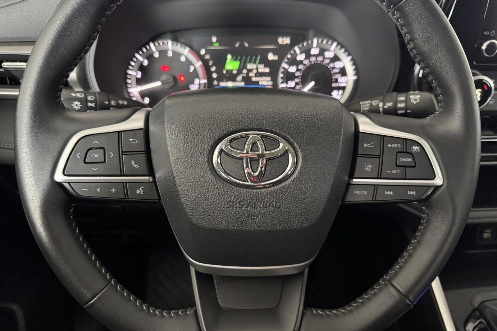 Used 2025 Toyota Highlander LE FWD image 10