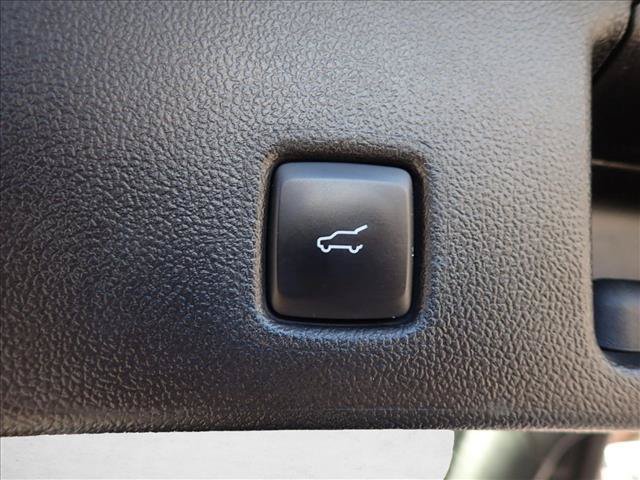 Used 2022 Ford Escape SE w/ SE Sport Appearance Package FWD image 9