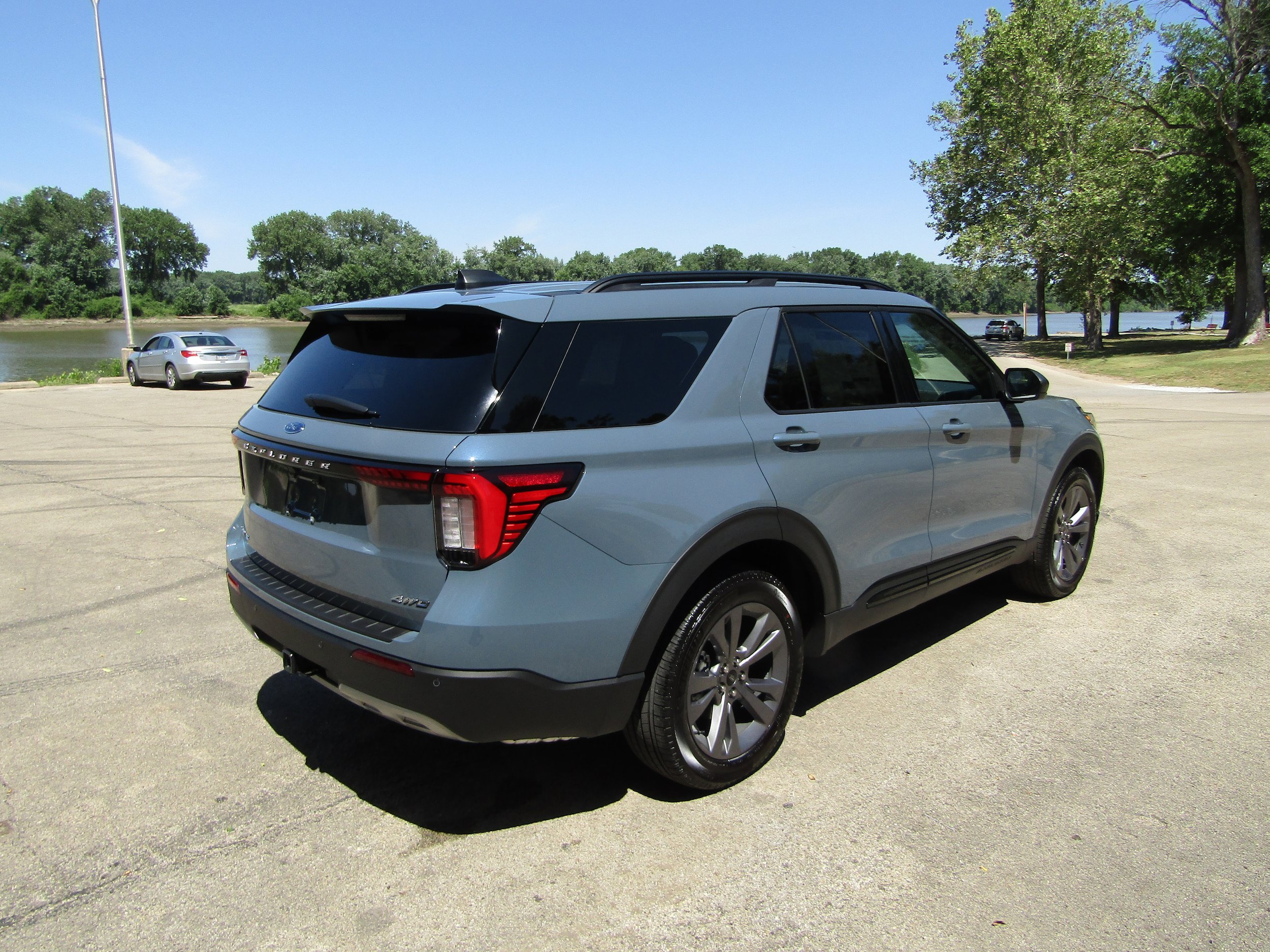 New 2026 Ford Explorer Active w/ Active Comfort Package AWD/4WD image 4