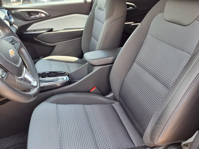 Used 2024 Chevrolet Trax LT w/ LT Convenience Package FWD image 3
