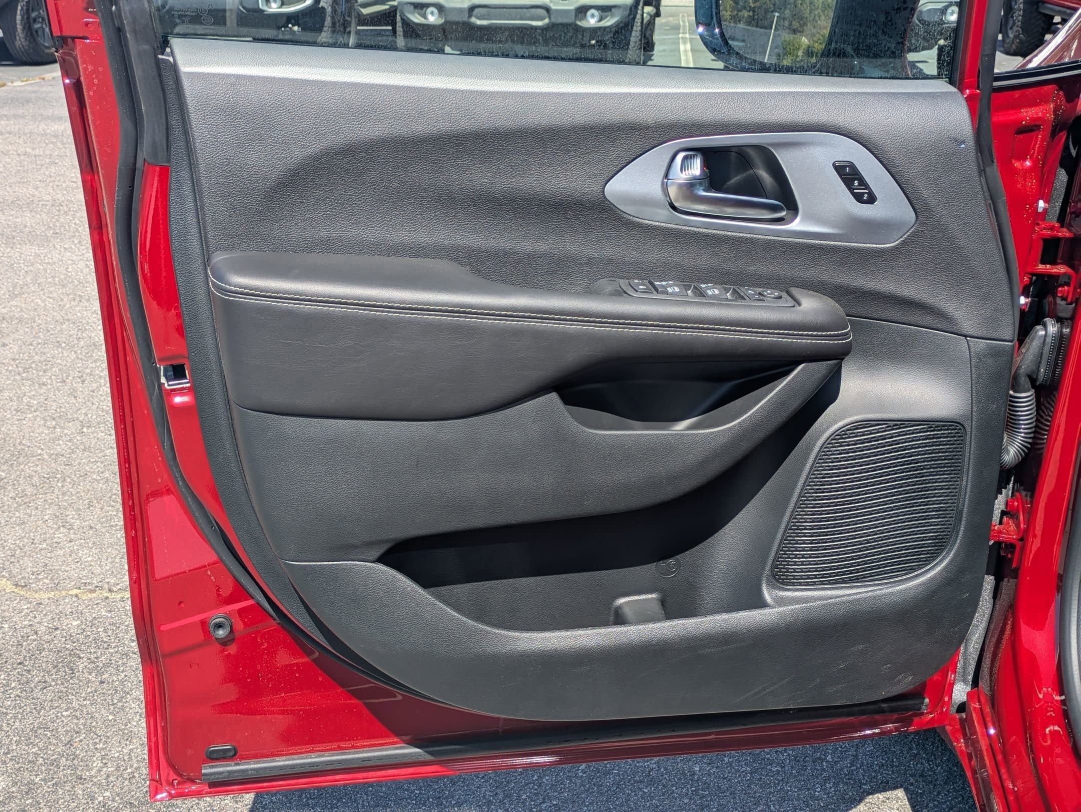 New 2026 Chrysler Pacifica Limited FWD image 20