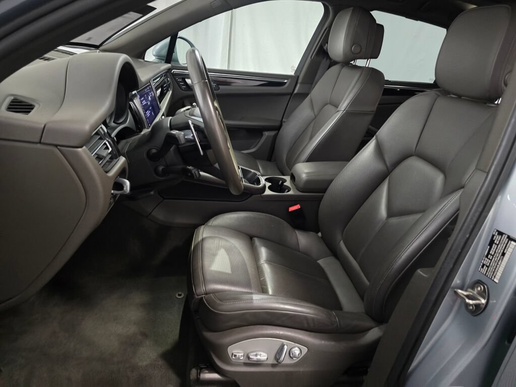 Certified 2024 Porsche Macan AWD/4WD image 15