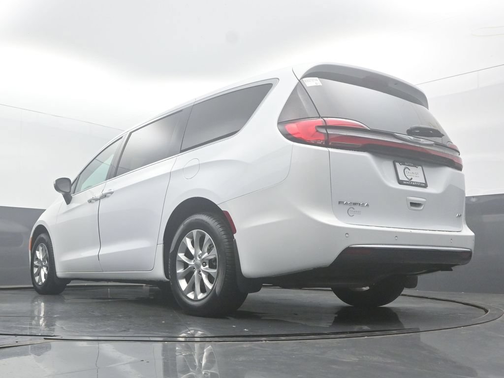 Used 2023 Chrysler Pacifica Touring-L AWD/4WD image 60