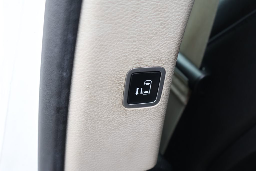 Used 2017 Chrysler Pacifica Touring-L Plus w/ Tire & Wheel Group image 31