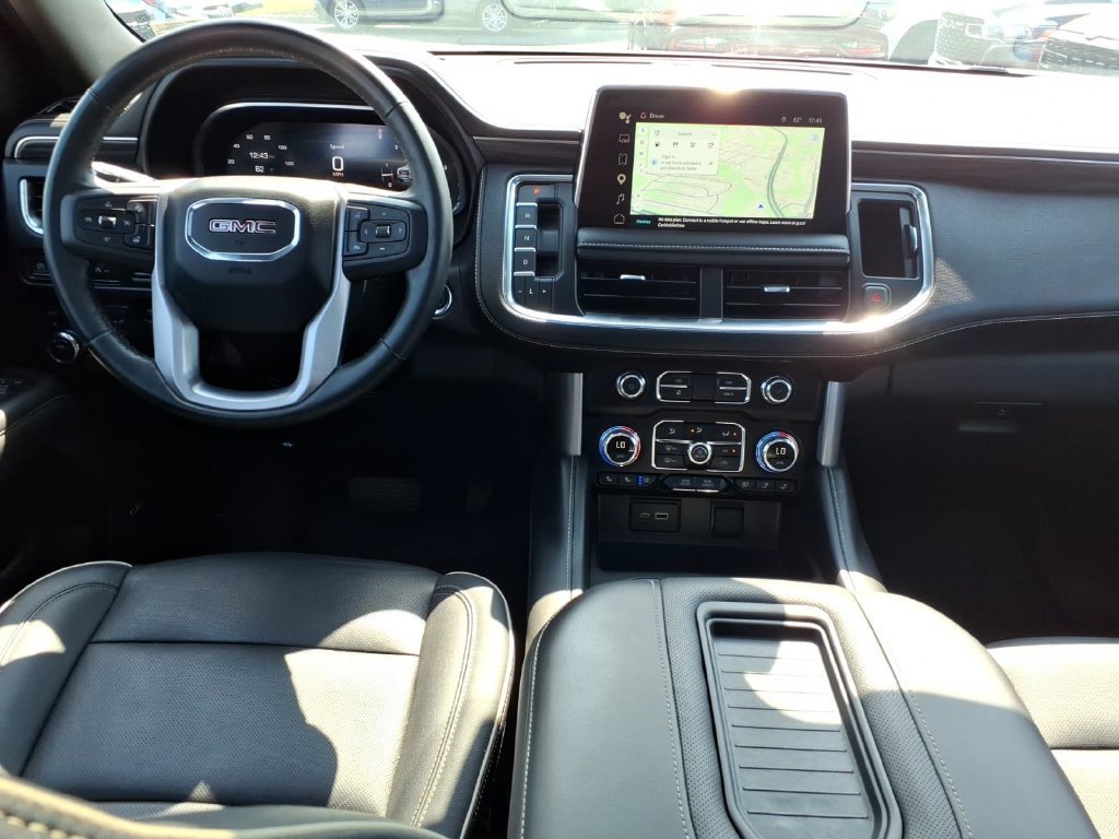 Used 2023 GMC Yukon SLT w/ SLT Premium Package AWD/4WD image 17