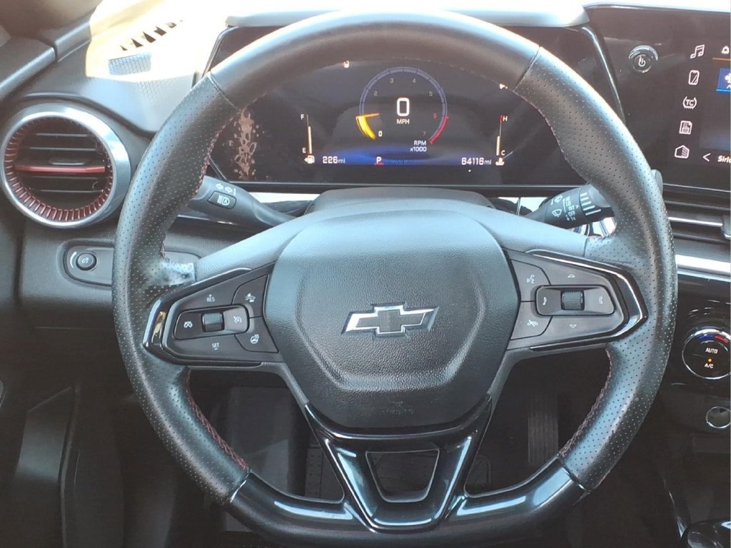 Used 2025 Chevrolet Trax RS w/ Sunroof Package FWD image 23