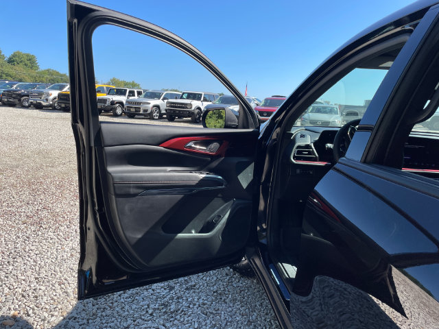 Used 2026 Chevrolet Traverse Z71 w/ LPO, Floor Liner Package AWD/4WD image 27