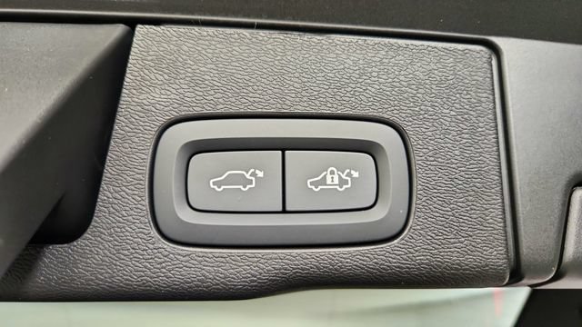 New 2026 Volvo XC60 B5 Plus w/ Climate Package AWD/4WD image 40