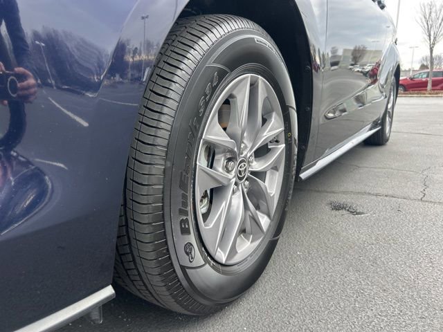 Used 2024 Toyota Sienna LE image 11