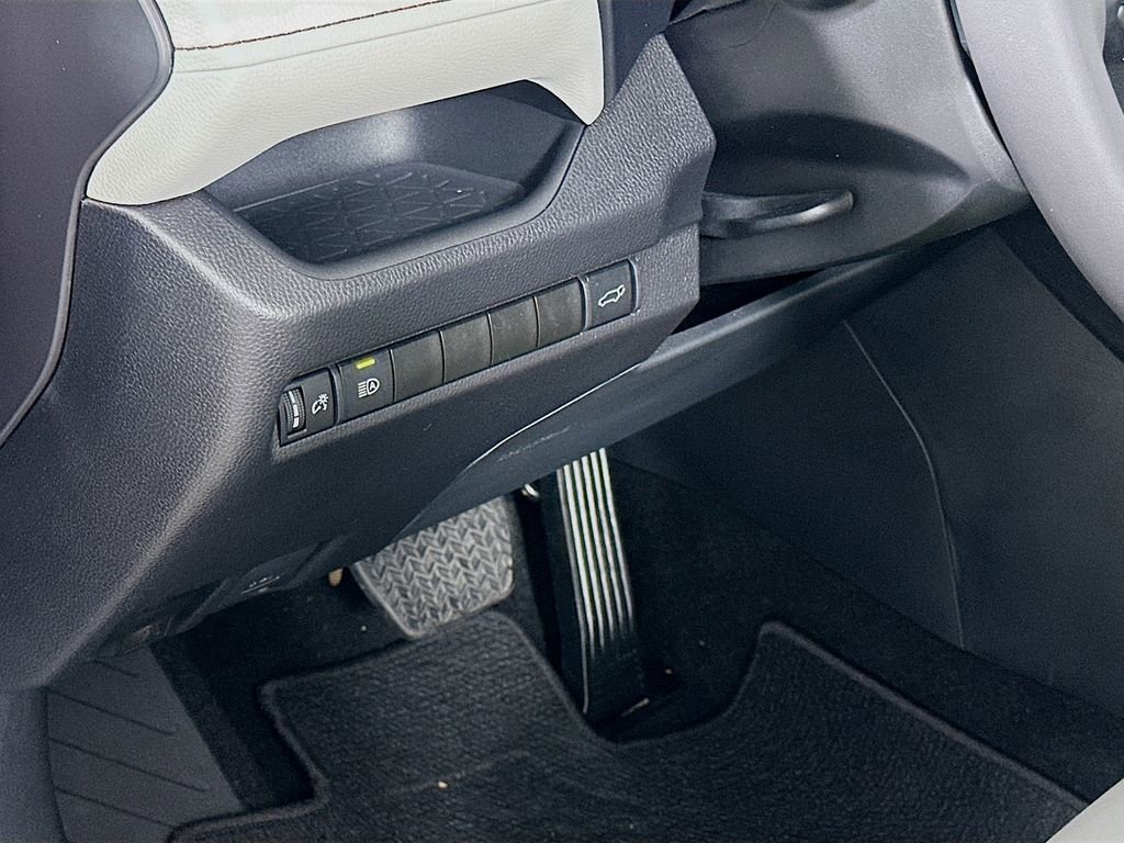 Certified 2025 Toyota RAV4 XLE Premium image 10