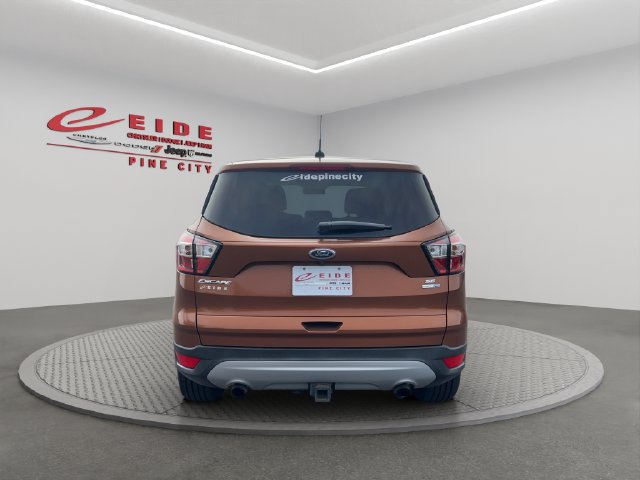 Used 2017 Ford Escape SE AWD/4WD image 9