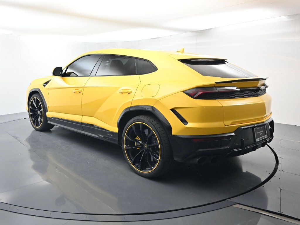Used 2025 Lamborghini Urus SE AWD/4WD image 3