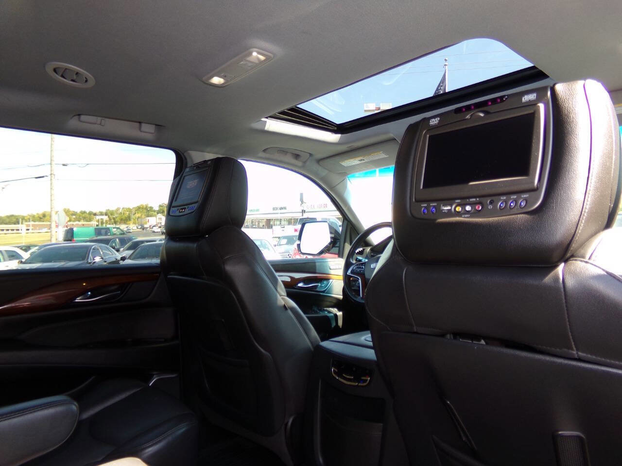 Used 2019 Cadillac Escalade Luxury image 30