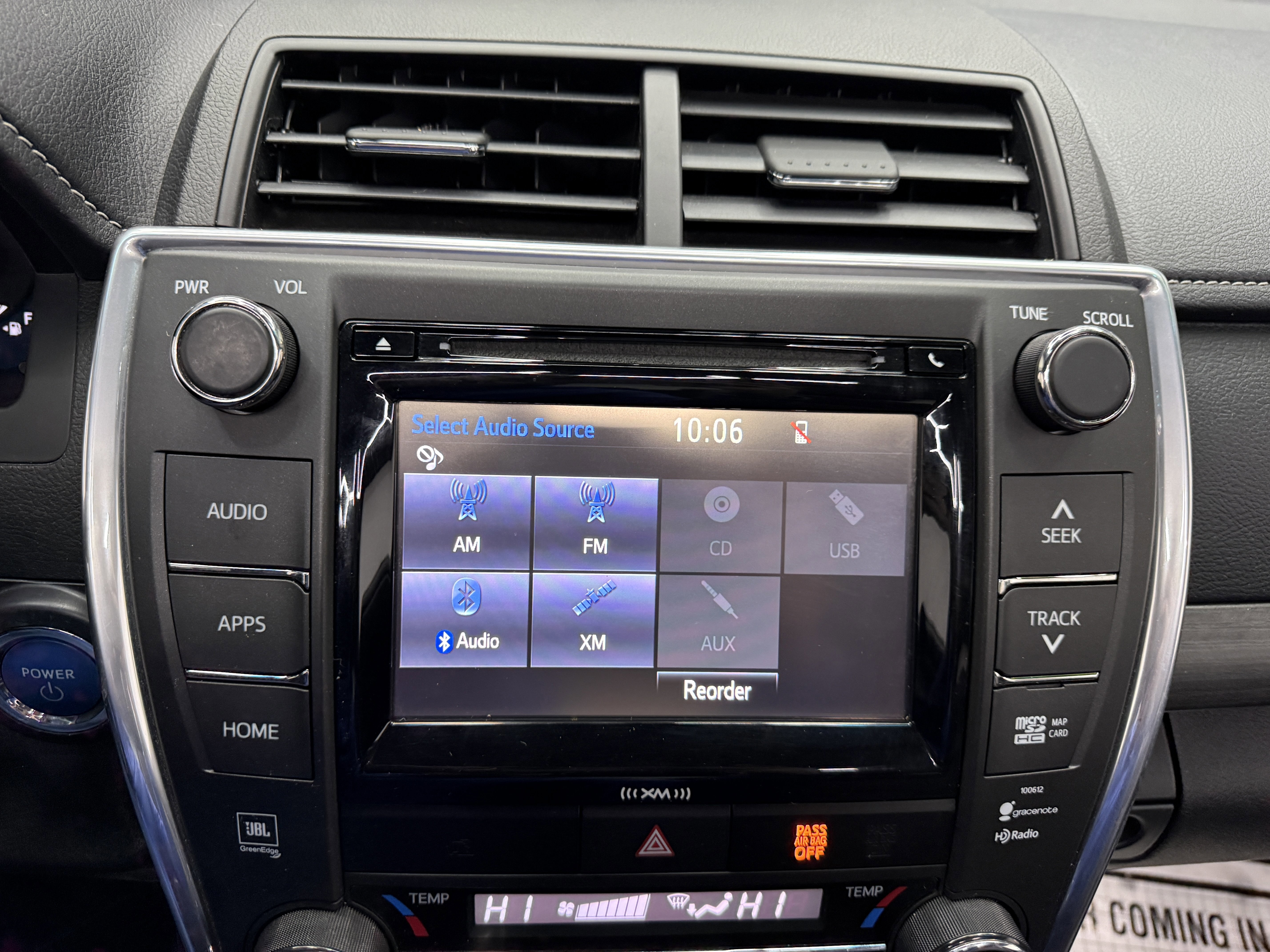 Used 2017 Toyota Camry XLE image 16