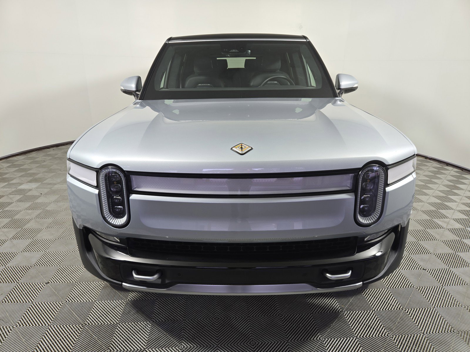 Used 2024 Rivian R1S Adventure AWD/4WD image 8