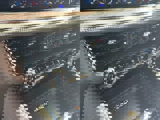 Certified 2025 Chevrolet Suburban Z71 image 10