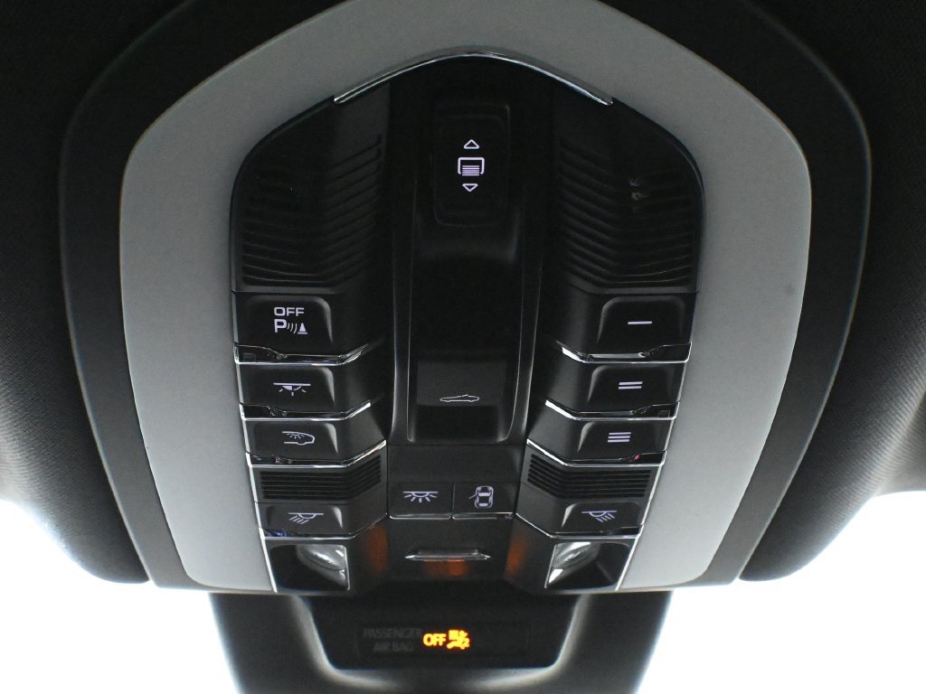 Used 2025 Porsche Macan Turbo AWD/4WD image 21