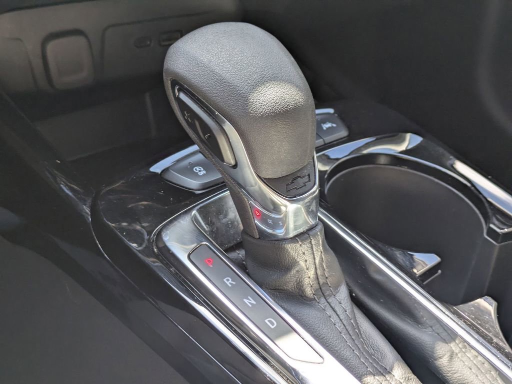 Used 2025 Chevrolet Trax LT w/ LT Convenience Package FWD image 17