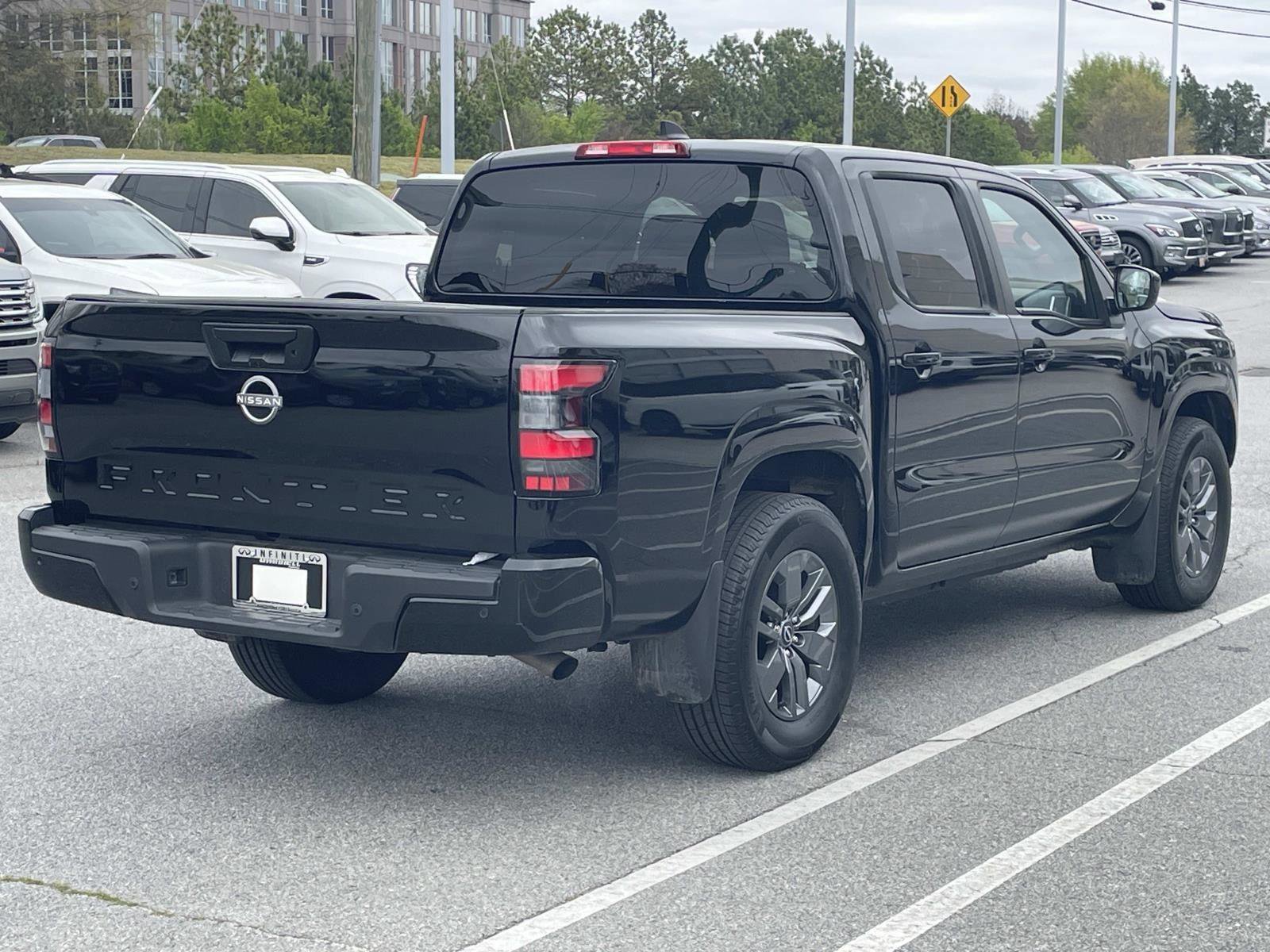 Used 2025 Nissan Frontier SV image 4