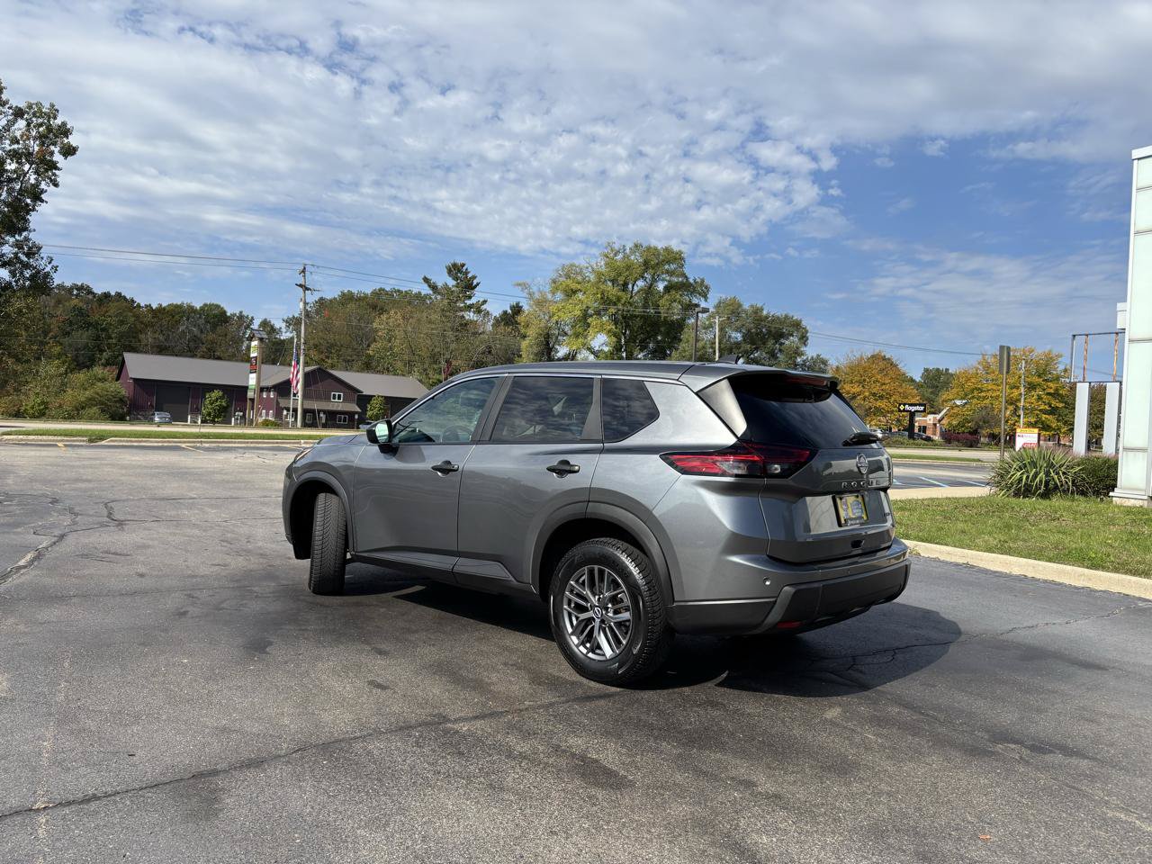 Used 2024 Nissan Rogue S AWD/4WD image 5