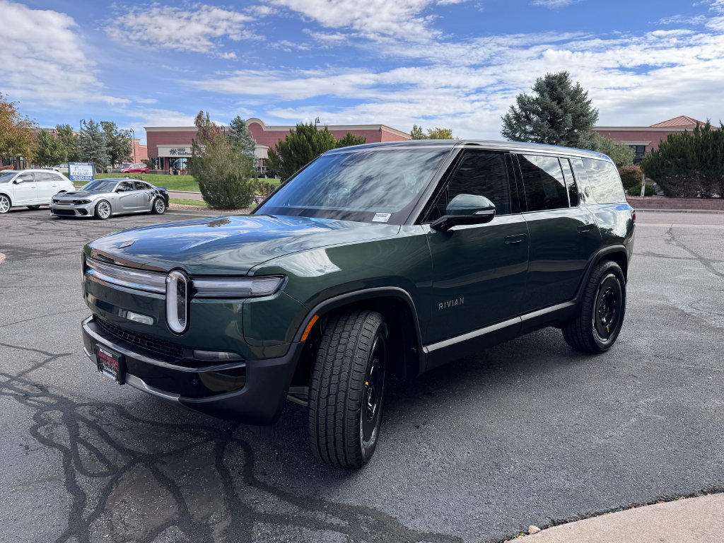 Used 2025 Rivian R1S Adventure Dual AWD/4WD image 4