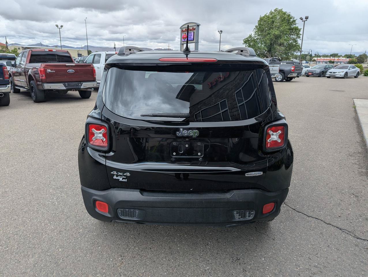 Used 2017 Jeep Renegade Latitude w/ Cold Weather Group AWD/4WD image 4