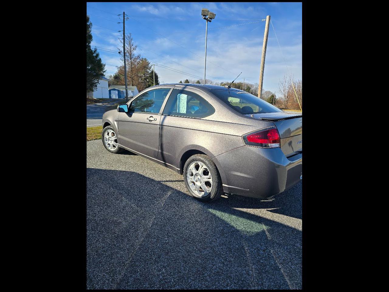 Used 2010 Ford Focus SE image 2