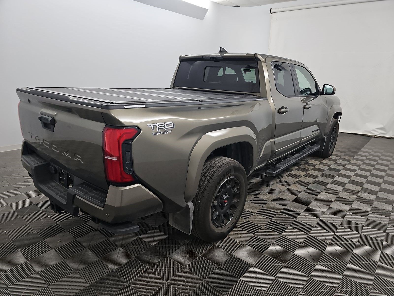 Used 2025 Toyota Tacoma TRD Sport w/ TRD Sport Premium Package RWD image 4