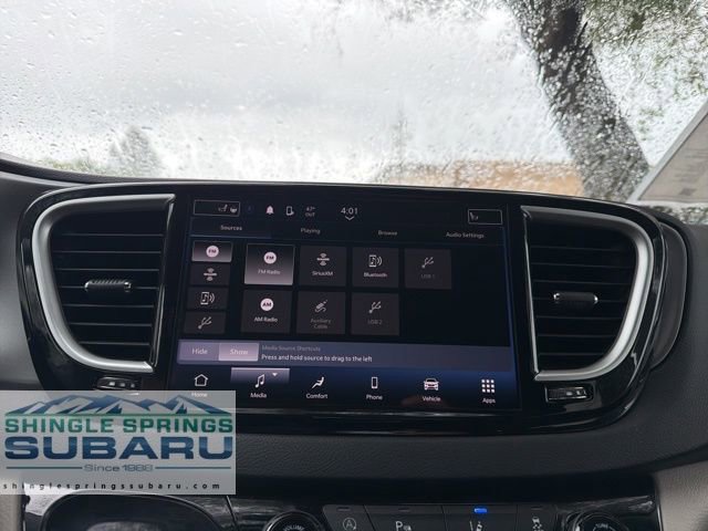 Used 2024 Chrysler Pacifica Touring-L FWD image 35