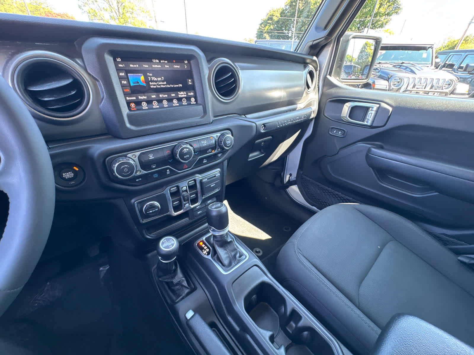 Used 2023 Jeep Wrangler Unlimited image 24