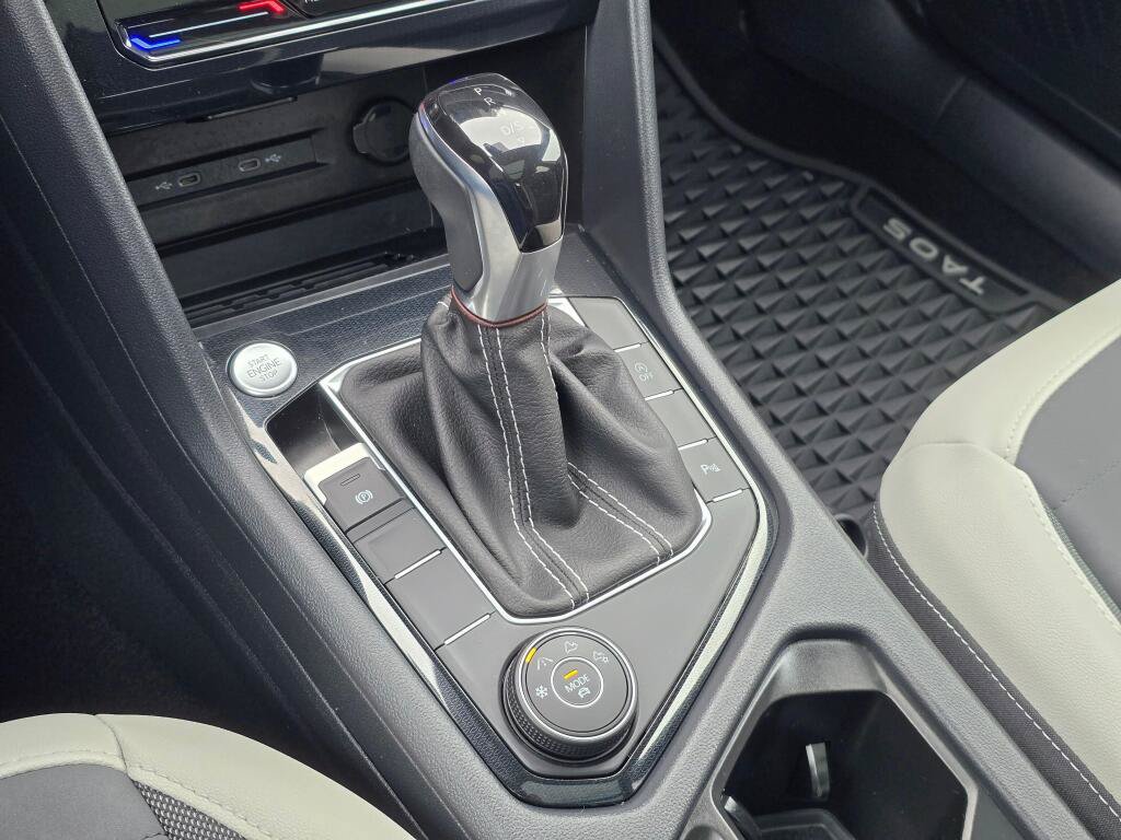 Certified 2025 Volkswagen Taos SE AWD/4WD image 25
